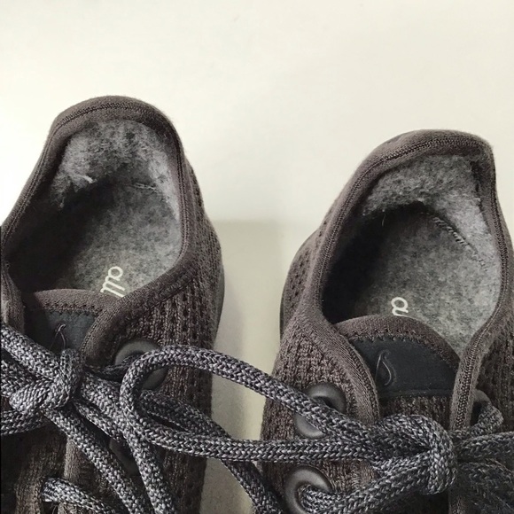 Allbirds Tree Runner in Charcoal Size 6. - Picture 10 of 10